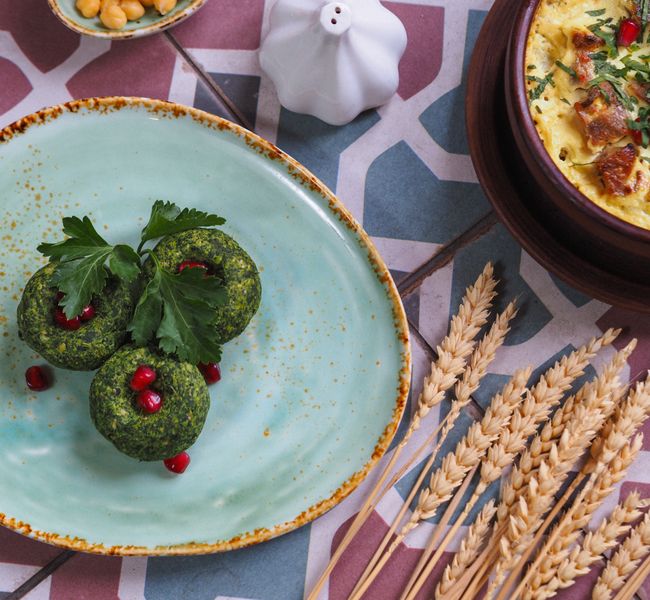 Creamed spinach with nutmeg served as a side dish